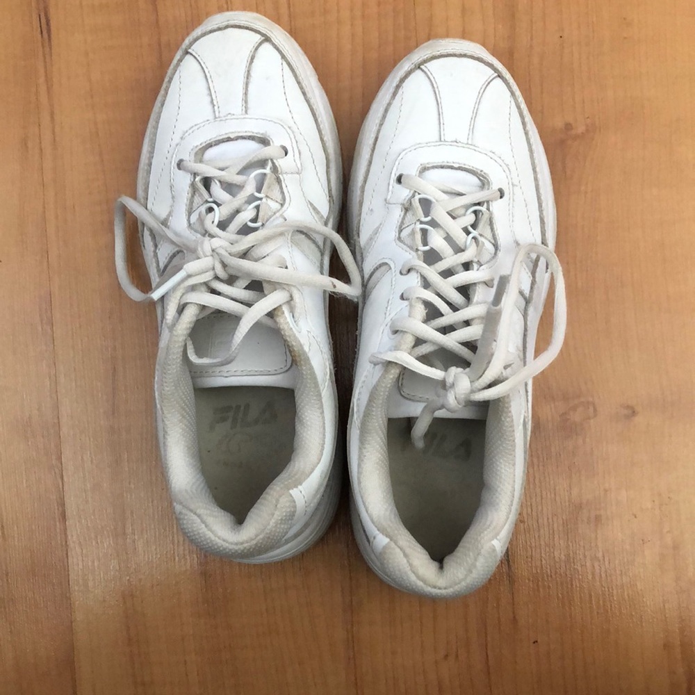 White size 6 1/2 filas